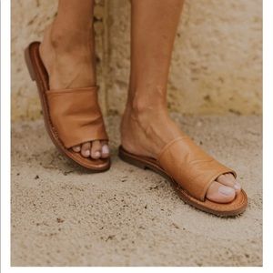 Brand new Roolee karamelo sandal